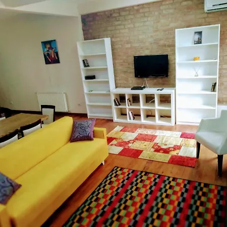 Stylish At City Center Apartment *